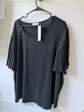 Sio+Kian Black Pleated Short-Sleeve Blouse